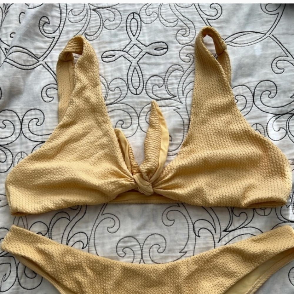 Monday Swimwear Portugal Top sz M butterscotch crinkle